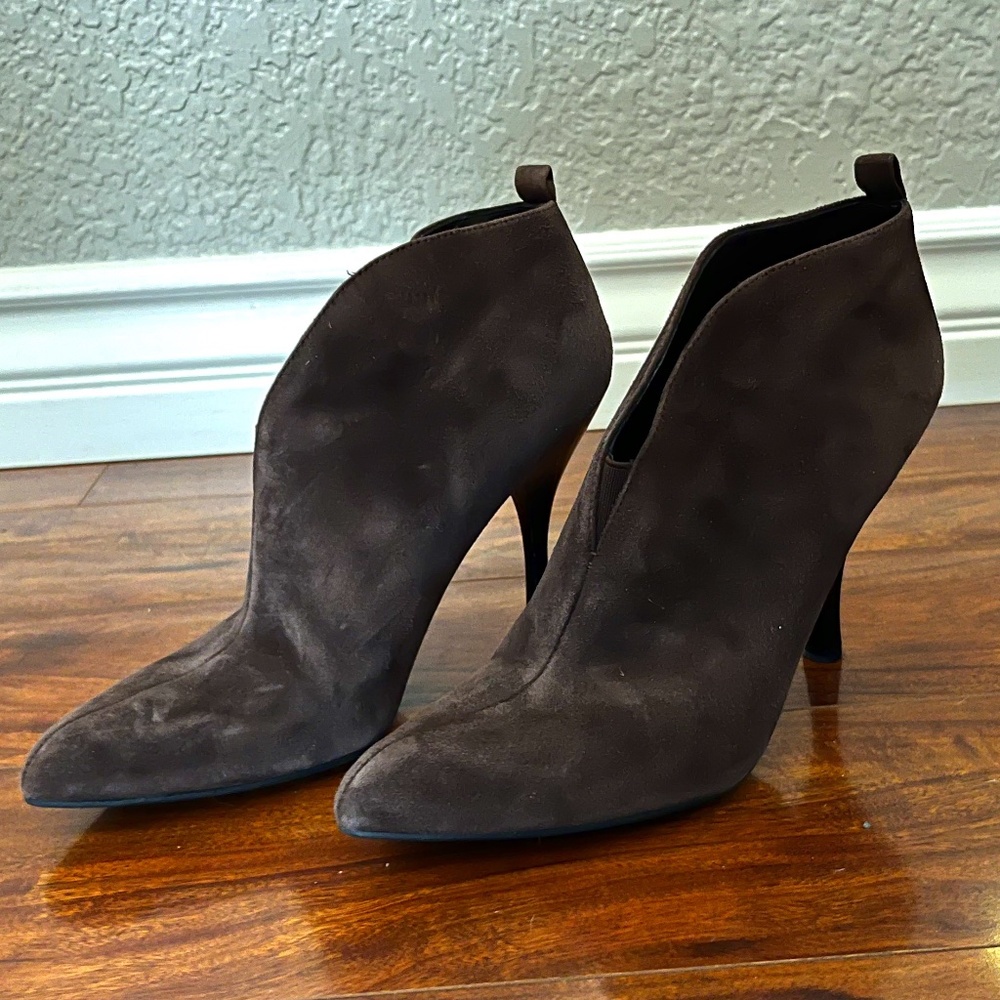 LIKE NEW! [ENZO ANGIOLINI] Pointed Toe, Heeled, Brown Suede Ankle Boots/Booties